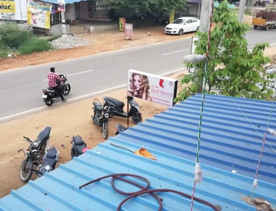 Redbreez family salon